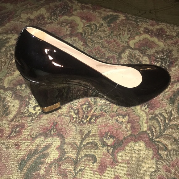 SOLD - Authentic Tory Burch Black Wedge (Pumps) - Picture 9 of 16